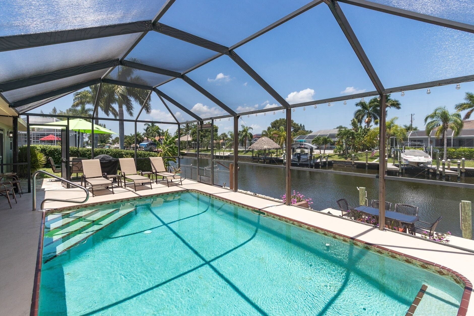 Dolphin Suites Deluxe Duplex w/ Heated Pool + Dock
