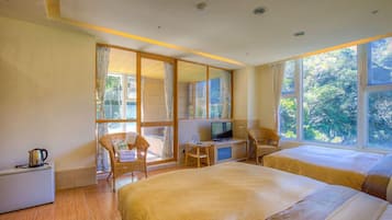 Quadruple Room with view (DA) | Blackout drapes, WiFi (free), bed sheets