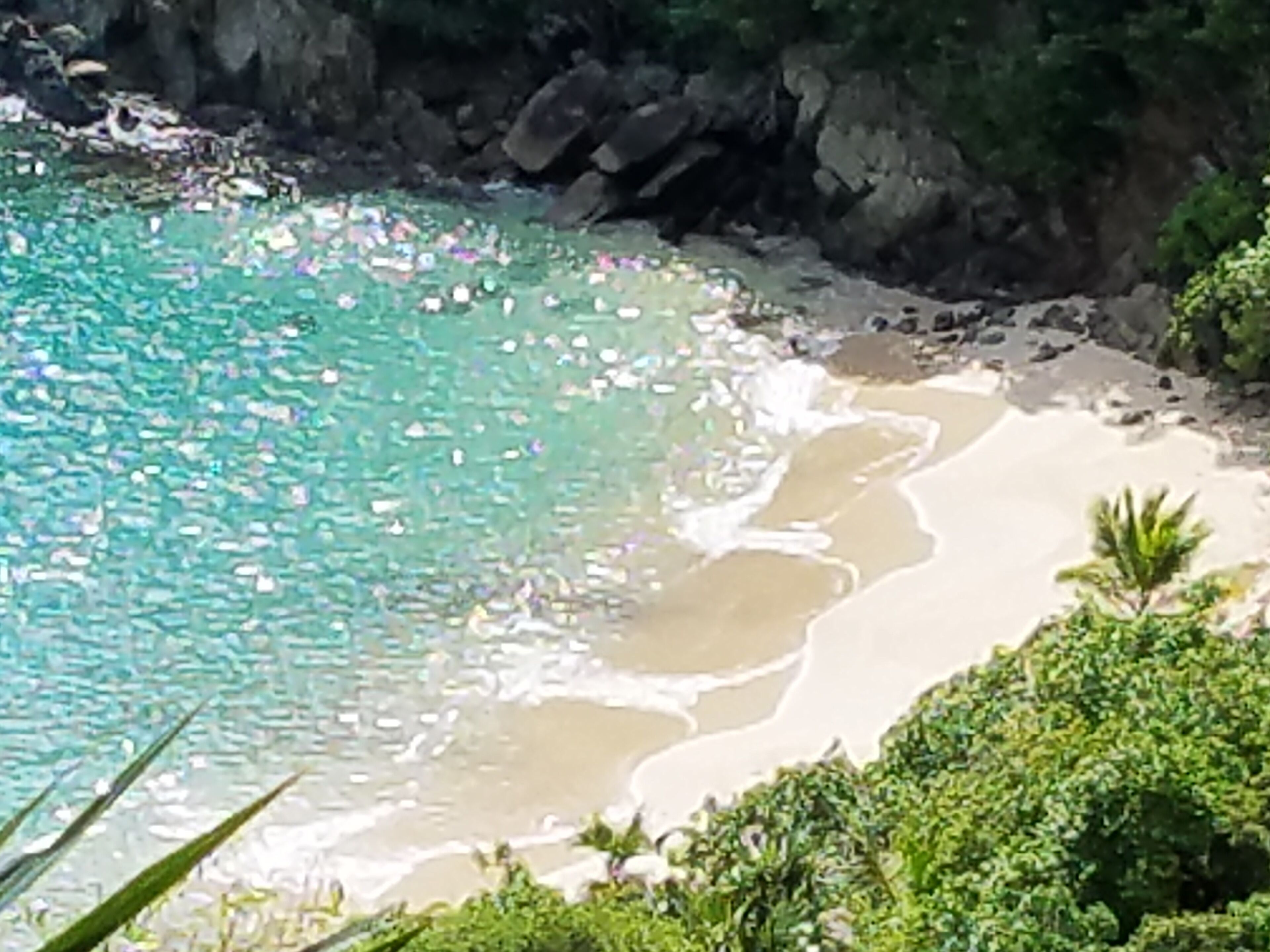sugar sand and turquoise water at nearby Sunsi beach.