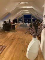 40-inch Smart TV with satellite channels, TV, Netflix