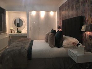 Chambre Double | Décoration personnalisée, ameublement personnalisé, bureau