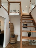 40-inch Smart TV with satellite channels, TV, Netflix