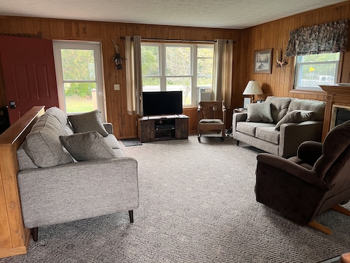 Riverside Cottage near snowmobile and atv trails and Mt. Bohemia with Wi-Fi!