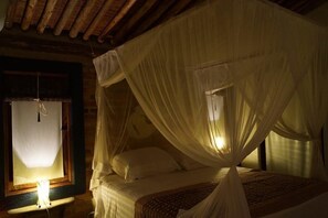 Cortinas blackout, Wi-Fi de cortesia, roupa de cama