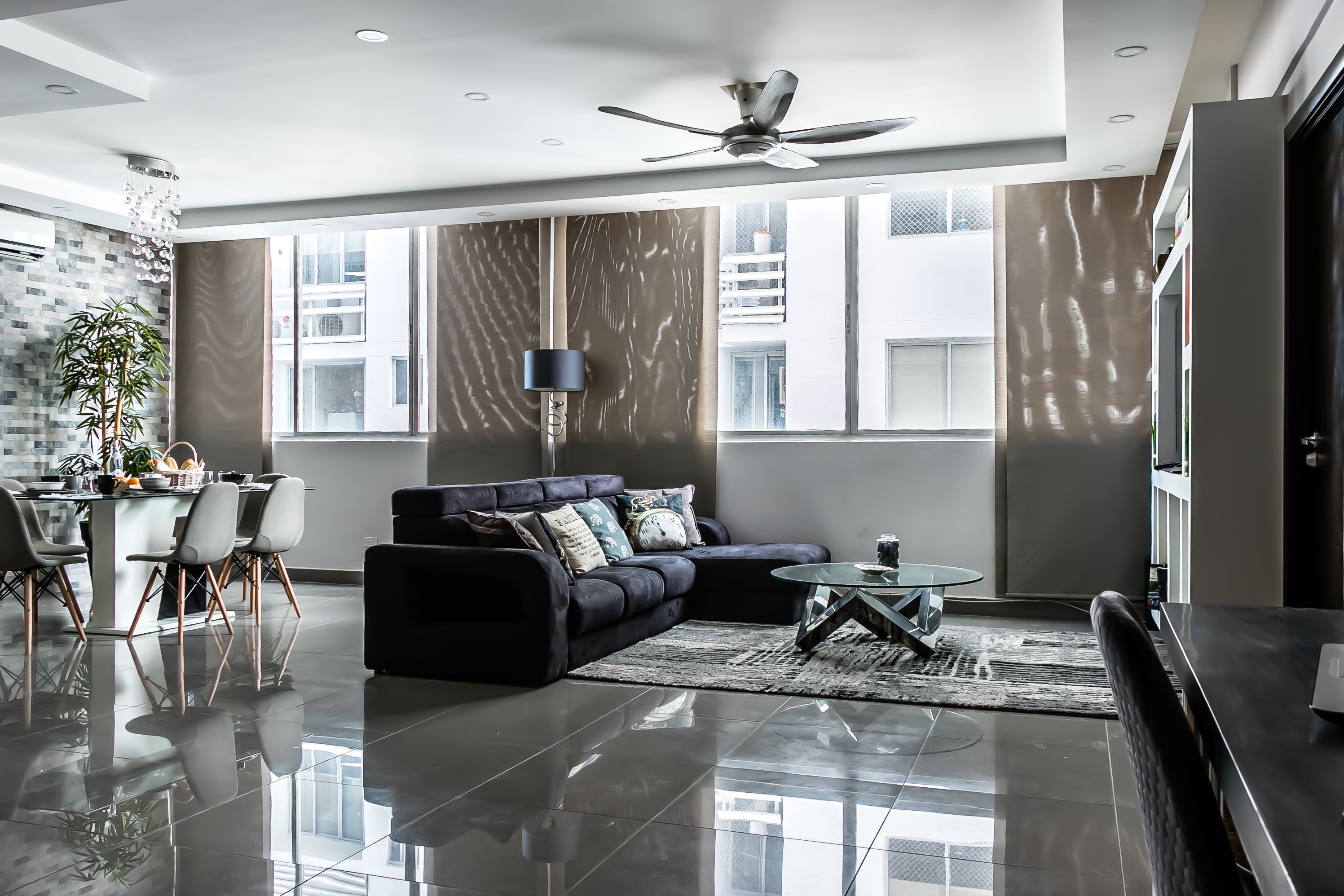 Diaphanous Urban Apartment