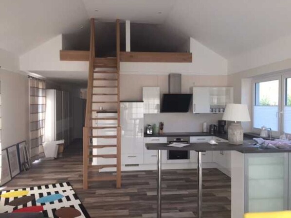 Kühlschrank, Mikrowelle, Ofen, Geschirrspüler