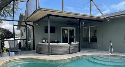 The Shell House 🐚 Near Beach 🏝 Screened In Private Pool