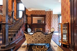 Interior - Bourbon Big Shot Mansion (Louisville)