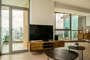 Deluxe Apartment, 3 Bedrooms | Television - Full Apartment Ocean View (Panama City)