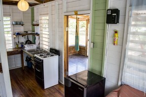 單棟房屋, 2 張標準雙人床, 小廚 | 私人小型廚房 | 大型雪櫃/冰箱、公共區域設有微波爐、焗爐、爐具