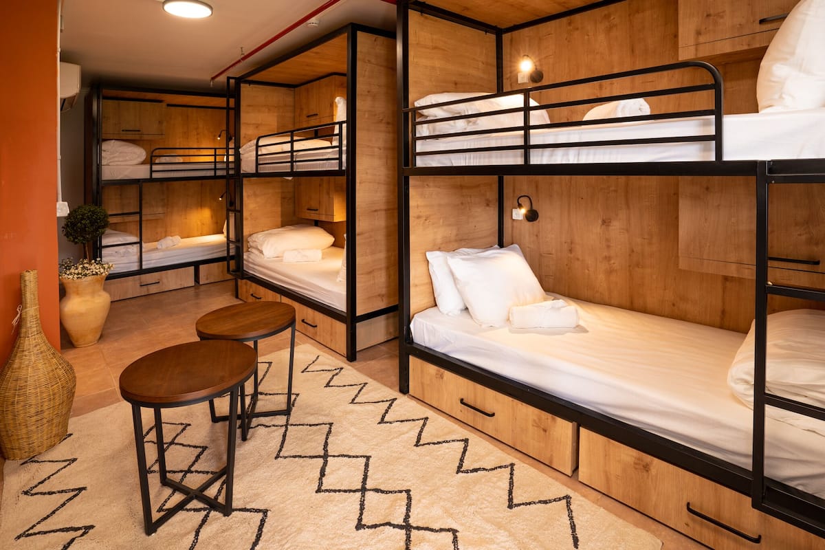 Bed in 6-Bed Dormitory Room | Allergivenligt sengetøj, mørklægningsgardiner, gratis Wi-Fi, sengetøj