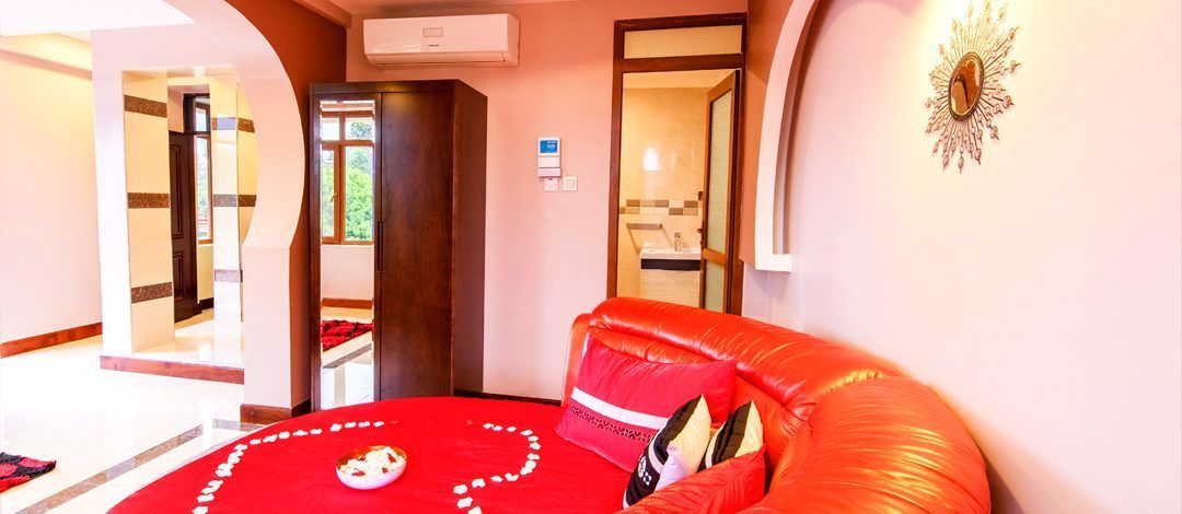 Honeymoon Suite | In-room safe, free WiFi, bed sheets
