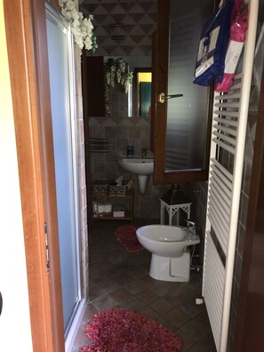 Bathroom - Private Cottage - La Maison Casa Sapone (cavriana Mantova)