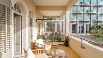 Gutman Terrace | 1 kamar tidur, seprai premium, busa memori, dan meja kerja