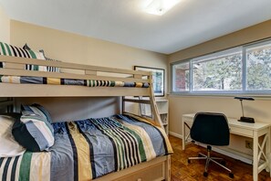 4 habitaciones, escritorio, tabla de planchar con plancha y wifi gratis