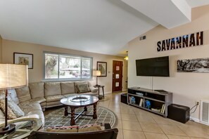 Smart TV, Netflix, books, streaming services