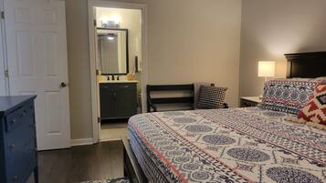 1 habitación, tabla de planchar con plancha, wifi gratis y ropa de cama