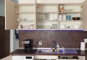 Kühlschrank, Mikrowelle, Ofen, Herdplatte