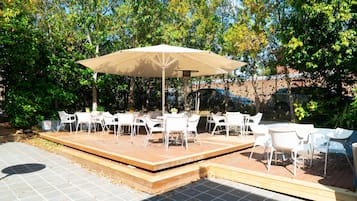 Lunch and dinner served, local cuisine