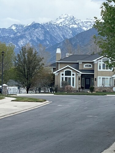 2000 sq foot exec apt./private vacation/quiet neighborhood close to ski resorts