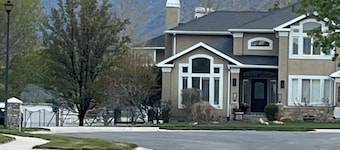 2000 sq foot exec apt./private vacation/quiet neighborhood close to ski resorts