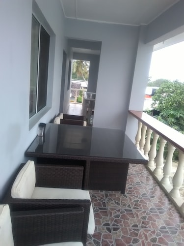 Tropicana Motel & Backpackers