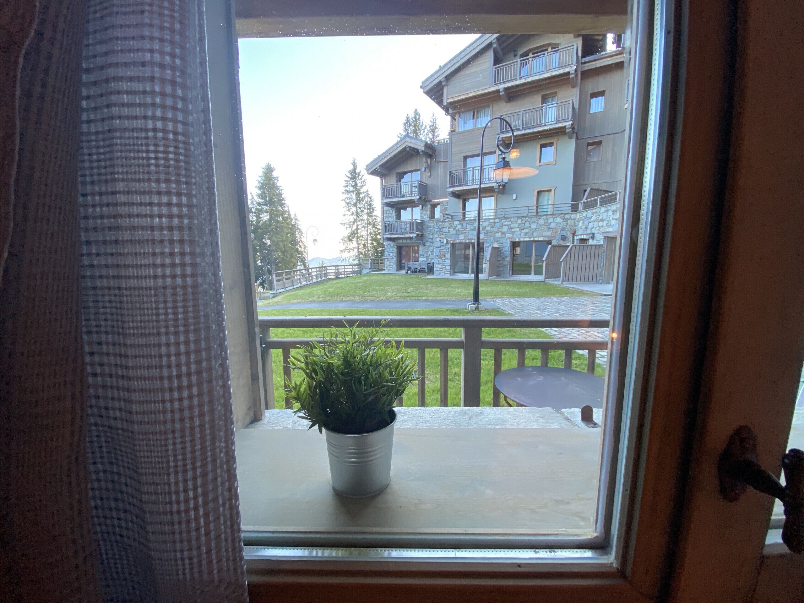 المنشأة من الداخل