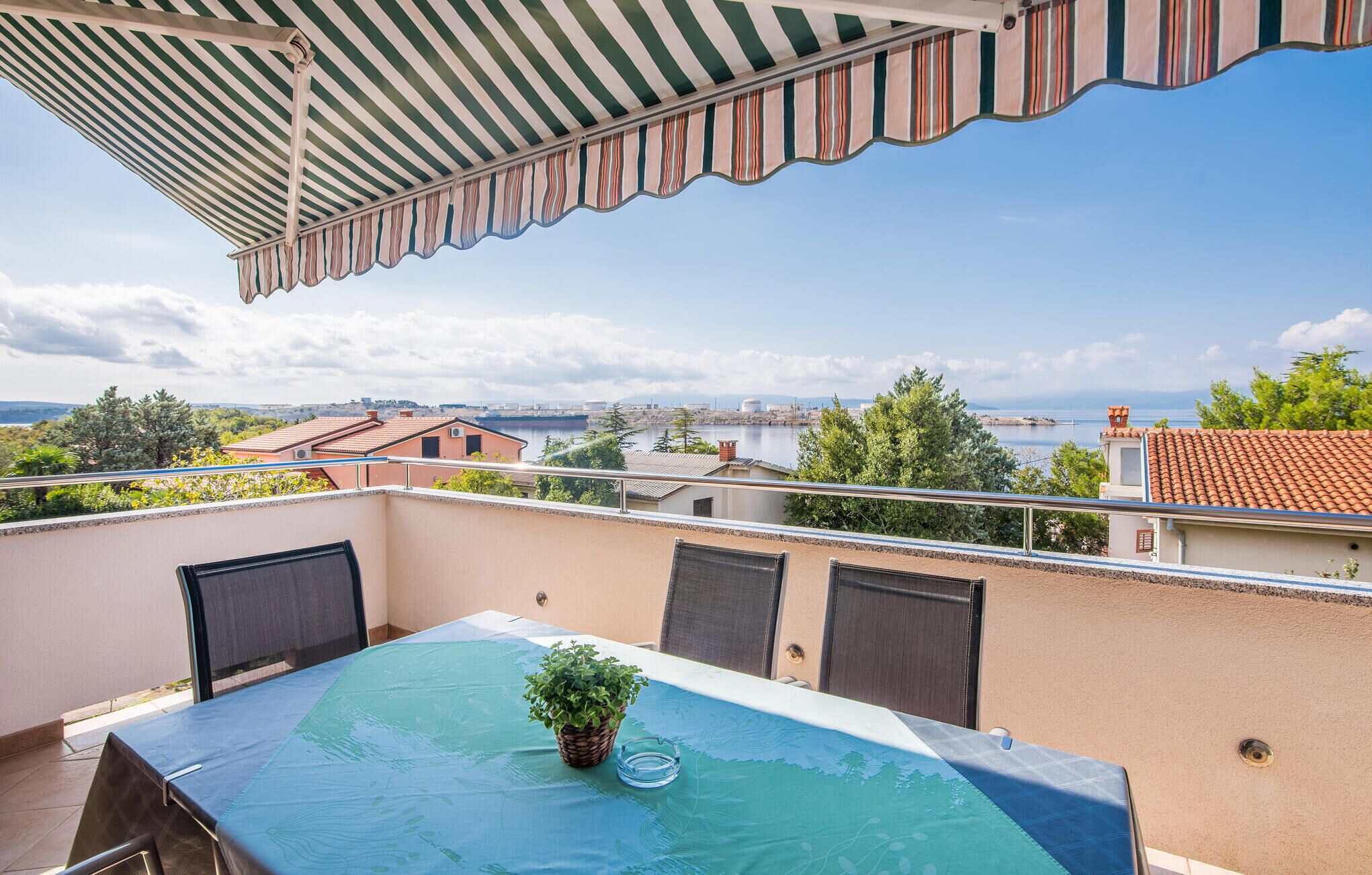 屋外ダイニングエリア