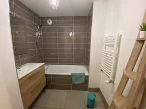 Badewanne, Haartrockner