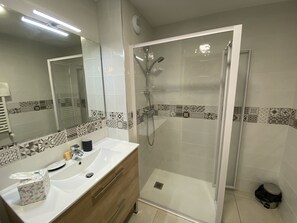Shower, hair dryer - E301 - 49 m2 - 3P - 4/6 pers (Prapoutel)
