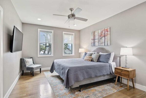 4 bedrooms, desk, iron/ironing board, travel crib