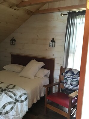 1 bedroom, in-room safe, desk, free WiFi - Lakeview Loft Relax Island Time  (North Hero)