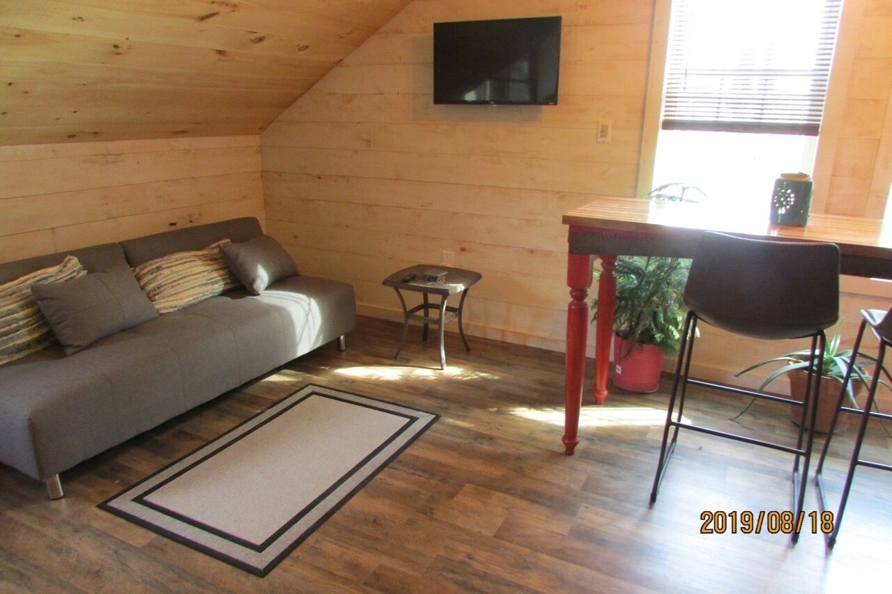 Smart TV, fireplace, stereo