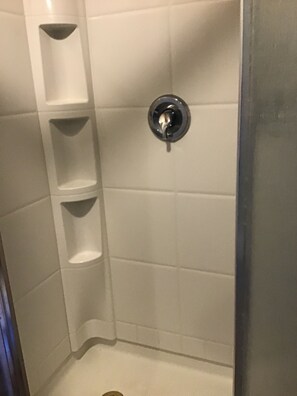 Shower, hair dryer, towels, soap - Lakeview Loft Relax Island Time (North Hero)
