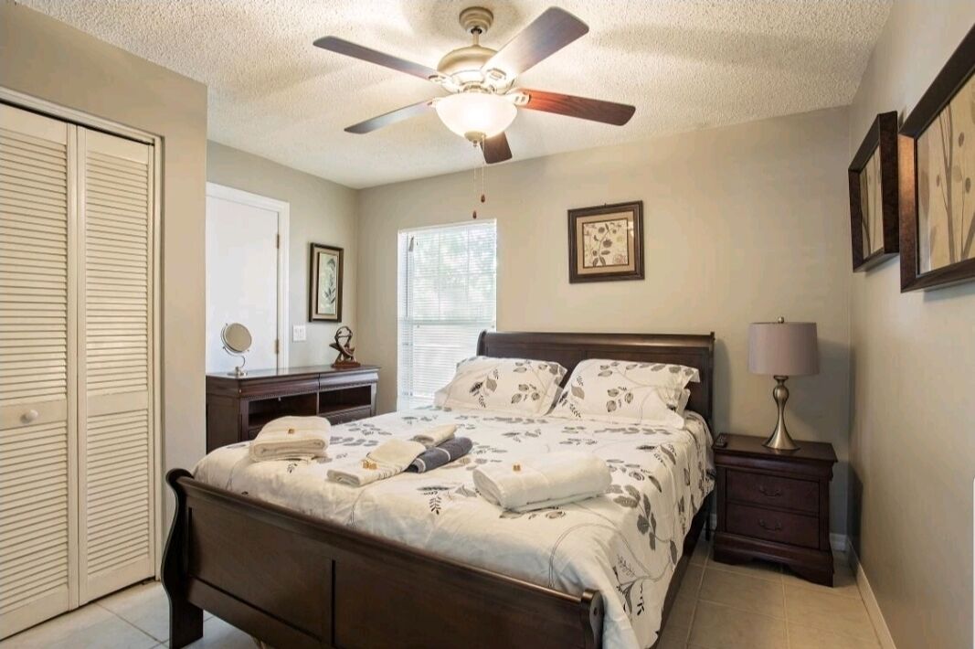 2 chambres, fer et planche à repasser, Wi-Fi, draps fournis