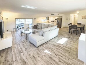 Smart-TV, Bücher, Musikbibliothek, Videothek