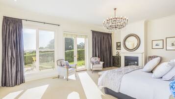 6 bedrooms, iron/ironing board, travel cot, free WiFi