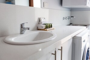 Hair dryer - Studio Chalet designed for guest with mobility issues. Fully self contained (Margaret River)