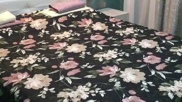 1 bedroom, iron/ironing board, internet, bed sheets