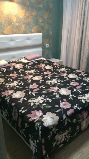 1 bedroom, iron/ironing board, internet, bed sheets