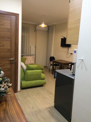 TV - New building, apartment new renovation.with sea view (Batumi)