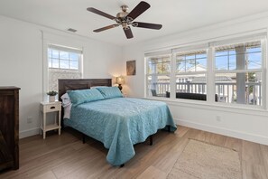 6 bedrooms, iron/ironing board, free WiFi, bed sheets - So Good, Winter Is Considering Changing Temperature  (Belmar)