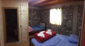 Camera con letto matrimoniale o 2 letti singoli, vista montagna | Wi-Fi gratuito, lenzuola