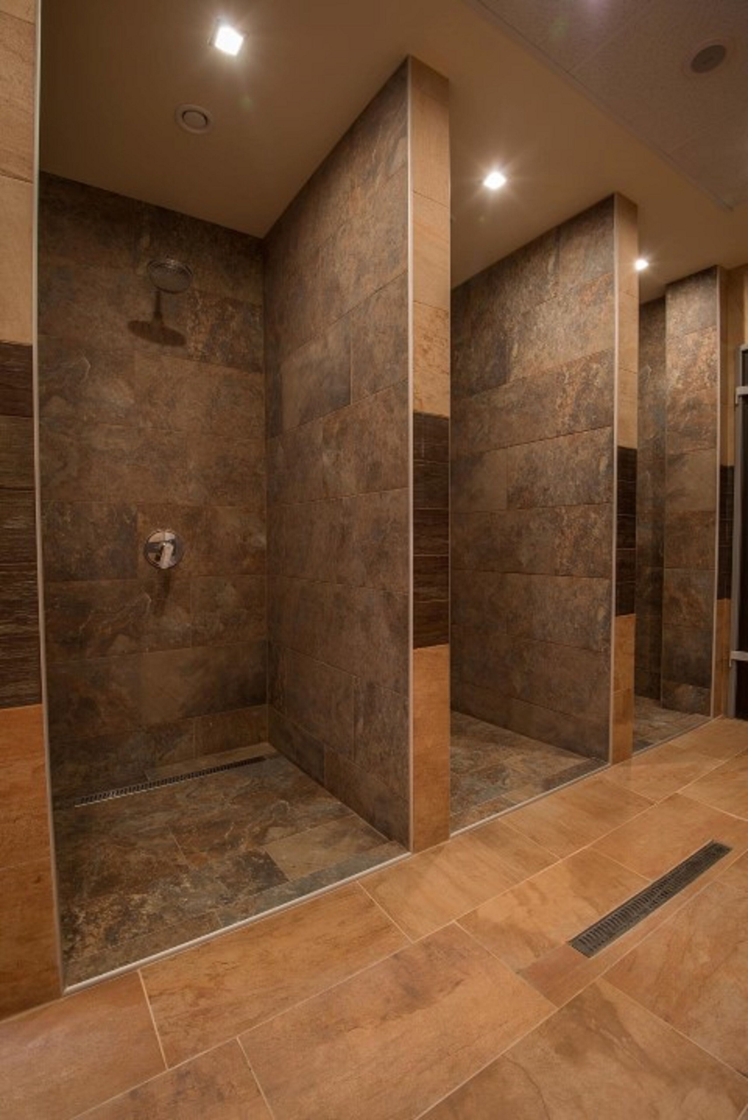Sauna, hot tub, steam room, Turkish bath/hammam, body treatments