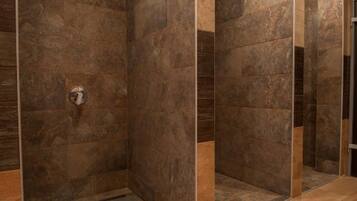 Sauna, hot tub, steam room, Turkish bath/hammam, body treatments