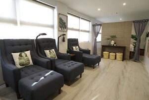 Couples treatment rooms, hot stone massages, Swedish massages