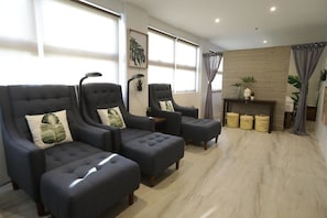 Couples treatment rooms, hot stone massages, Swedish massages - Balar Hotel and Spa (Boac)