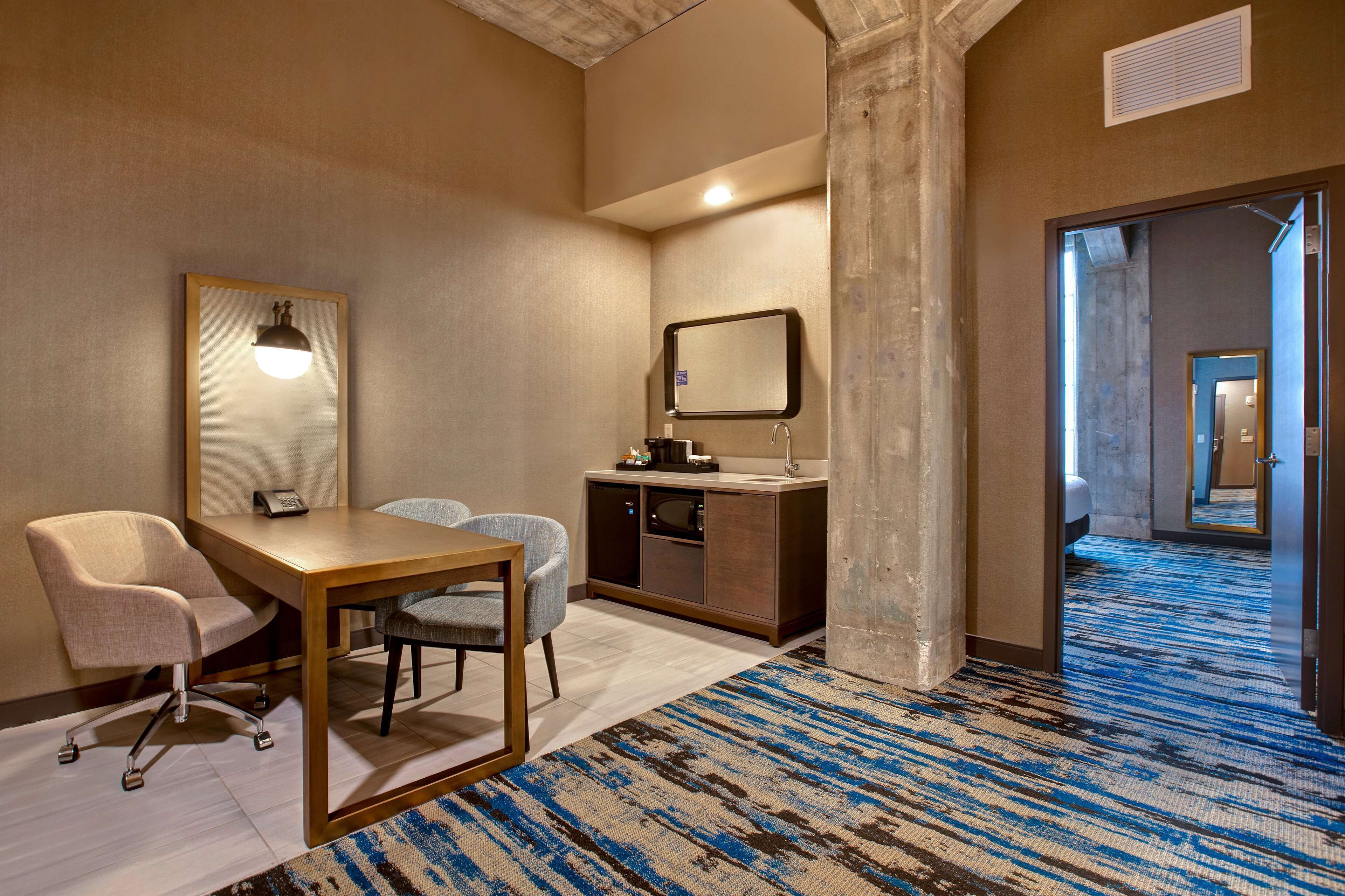 suite, 1 bedroom, accessible | in-room safe, desk, laptop workspace, wifi