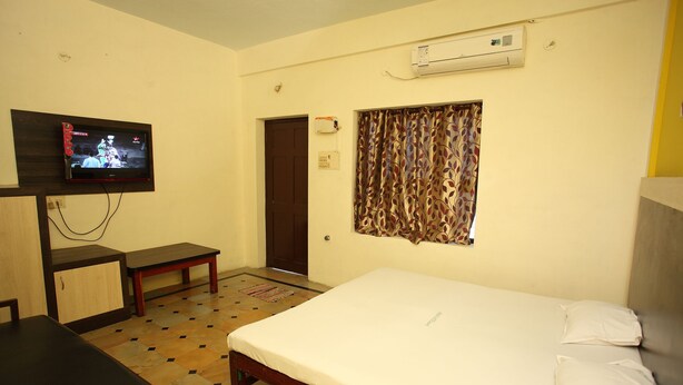 Unclassified image, 1 of 4, button - SIVA SAKTHI HOTEL (Tiruvannamalai)