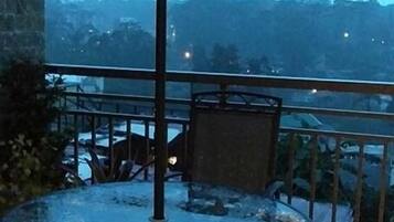Kondominium (for 6 Pax) | Teras/patio